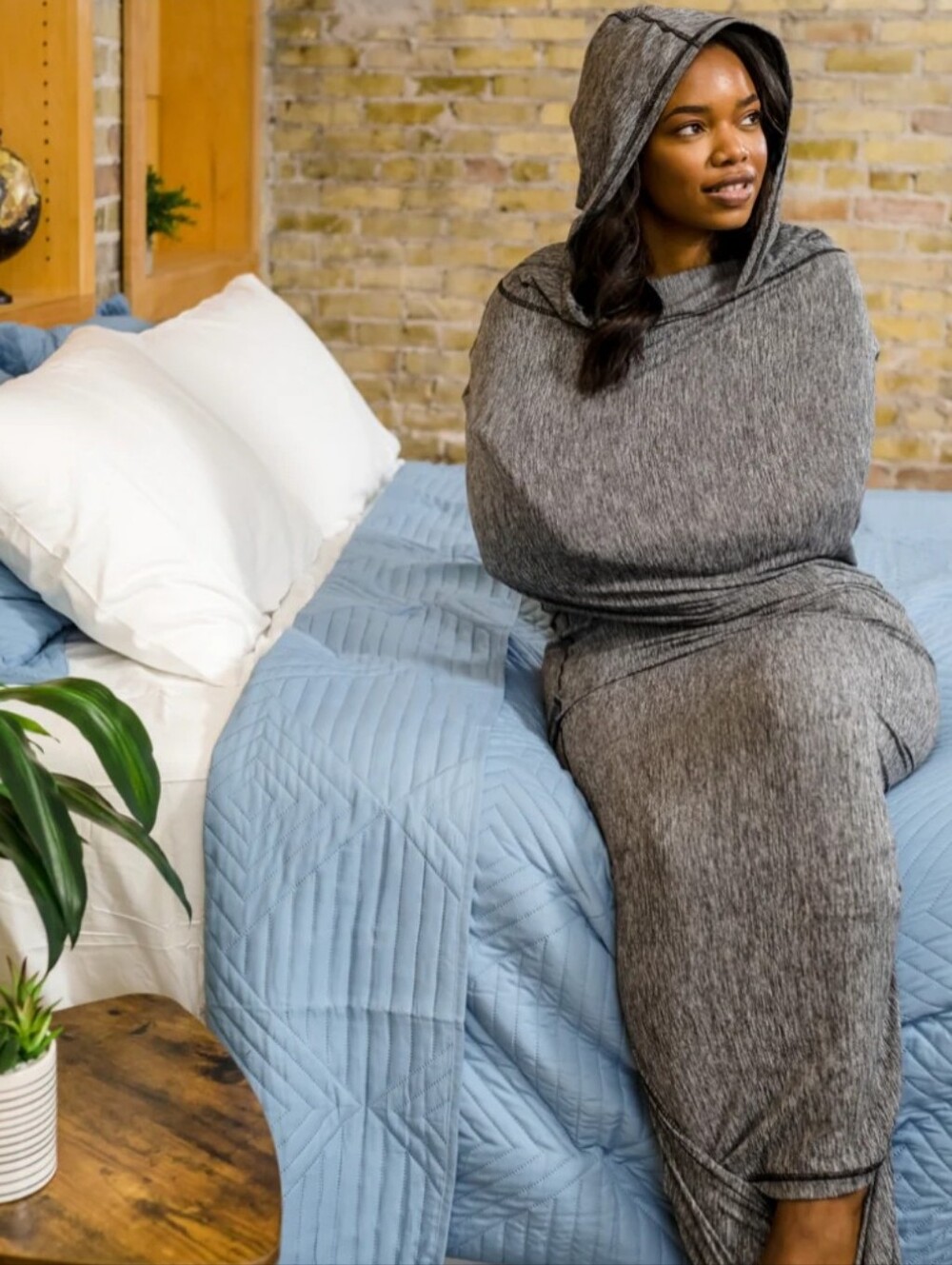 Hug Sleep Pod Gray Hooded Wearable Blanket / Cozy Wrap